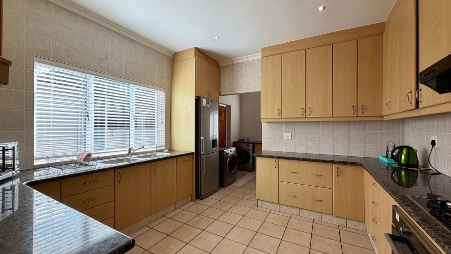 5 Bedroom Property for Sale in Dennegeur Western Cape